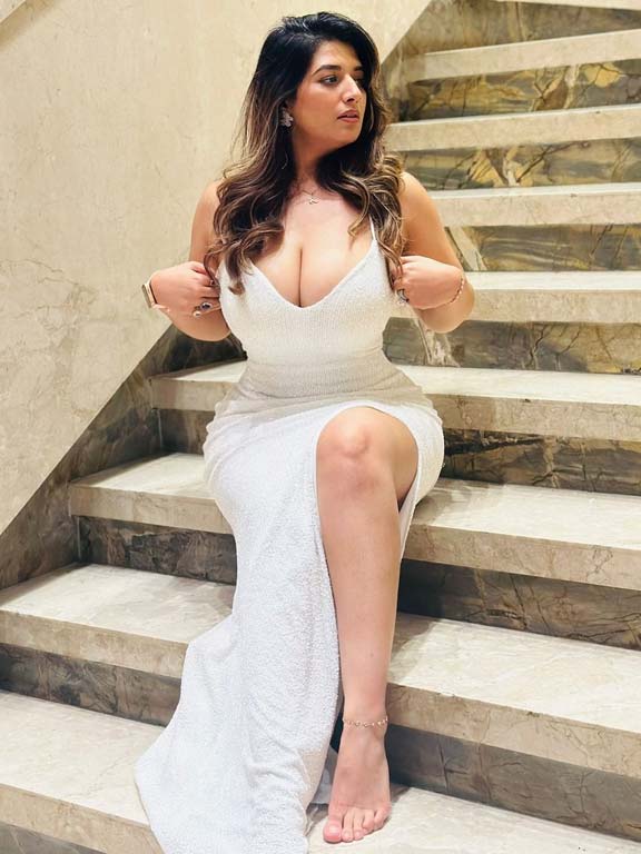 Agra aged housewife Call Girl